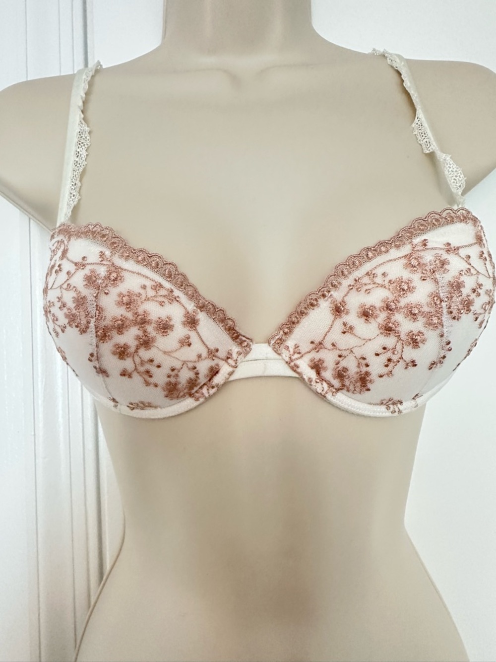 New La Perla Floral Embroidered Lace Bra - White and Pink #079 - Picture 11 of 11